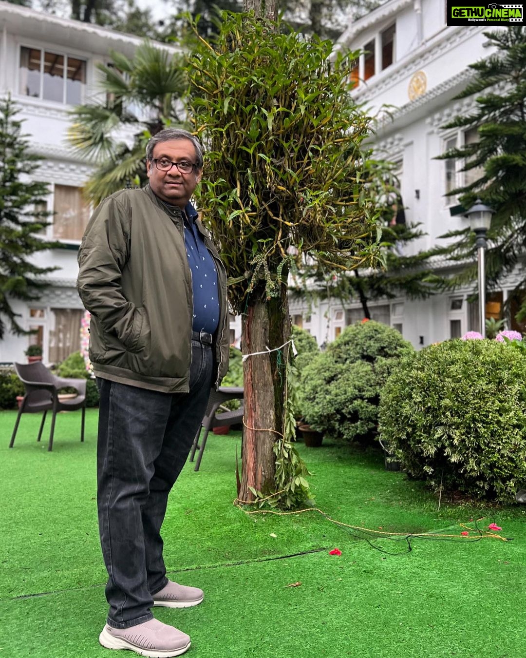 Sayani Gupta Instagram - There are people who you meet in this life who expand your world, your beliefs, your values & horizon just a little more.. leave an impact that go beyond the duration of time you’ve spent with them. I’ve wanted to work with this man.. this giant of a storyteller.. for over a decade. Waited patiently.. and perhaps manifested it ever so subconsciously. And then I got the opportunity to be in his film. And through the process of making this film.. spending time around him.. observing him from close and afar.. I realised what a generous glorious grounded artist actually should look like. KG as we call him.. is an anomaly. His patience, wit, humour, perception, politics, grace, humility, warmth and wisdom tower over one and all. Every day I found myself being ever so moved by the innocence and wonderment this man has.. by how he has this enormous ability to see everything.. watch so intently, while processing everything/everyone with a keen intuitive perception.. his mind sharp as laser but his heart warm, soft and light like a marshmallow! How he canopies over everyone like a father, a brother, a leader.. like a massive Banyan tree whose roots go deeper than what meets the eye. He stands there firm and tall, taking everything in.. facing the storm.. but only exuding warmth like a beam of Sunlight.. like a ray of Hope! Thank you KG for your humanity and the sheer power of your goodness! Happy happy birthday! I love you! We love you! So glad you were born and so grateful that our paths finally crossed! You have my heart. Big bear hug! ❤️ @kgunedited 🎈