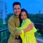 Sayani Gupta Instagram – Trying to work but mostly laughing on a happy rainy day 🌧️ 

📸: @rohitmalekar1