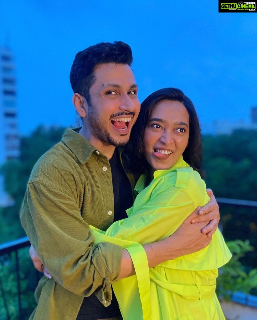 Sayani Gupta Instagram - Trying to work but mostly laughing on a happy rainy day 🌧️ 📸: @rohitmalekar1
