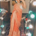 Sayani Gupta Instagram - A 💯 mirror selfies < new saree, hmu fun, gajra fixing & folding imperfect pleats while Playing dress up alone. #sareeaddict