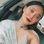 Sayani Gupta Instagram – One of my fav malmal Dhakai in white and skyest Blue 🌨️ with current fav silk blouse!

#sareelove #sareeaddict