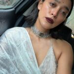 Sayani Gupta Instagram - One of my fav malmal Dhakai in white and skyest Blue 🌨️ with current fav silk blouse! #sareelove #sareeaddict