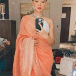 Sayani Gupta Instagram - A 💯 mirror selfies < new saree, hmu fun, gajra fixing & folding imperfect pleats while Playing dress up alone. #sareeaddict