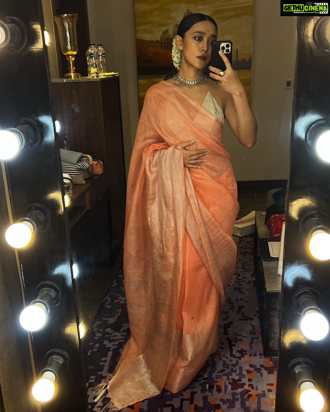 Sayani Gupta Instagram - A 💯 mirror selfies < new saree, hmu fun, gajra fixing & folding imperfect pleats while Playing dress up alone. #sareeaddict
