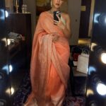 Sayani Gupta Instagram - A 💯 mirror selfies < new saree, hmu fun, gajra fixing & folding imperfect pleats while Playing dress up alone. #sareeaddict
