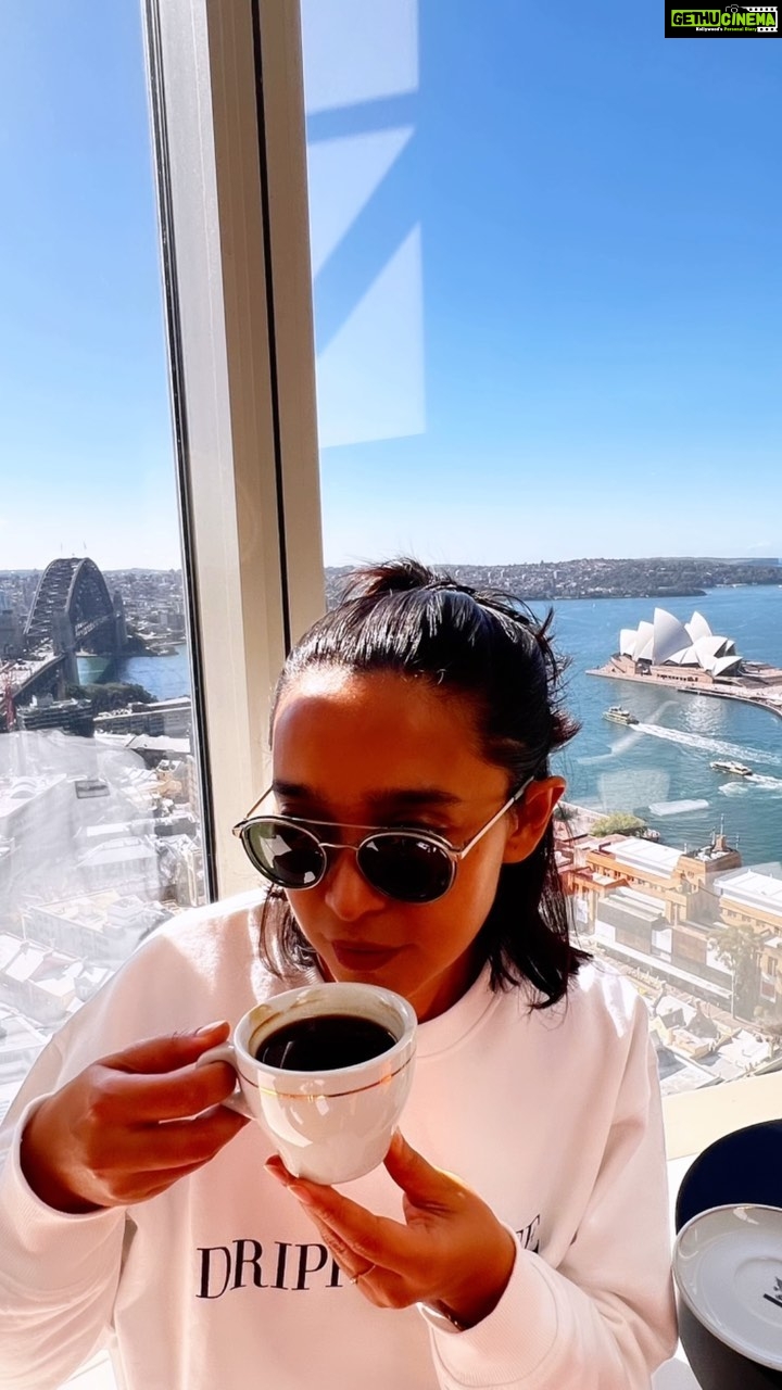 Sayani Gupta Instagram - Here we are! Many firsts.. crossed the Equator.. first time in the southern hemisphere and it’s been just magical so far! Here’s the first few moments.. a lot to follow soon! #seeaustralia #travelbug #acrosstheglobe #bestjobintheworld #worldtraveler #travelwithgirlfriends