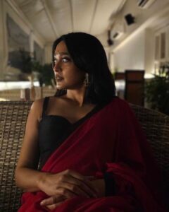 Sayani Gupta Instagram - 🍷🅱️🎈

#happyhandloomday everyday!