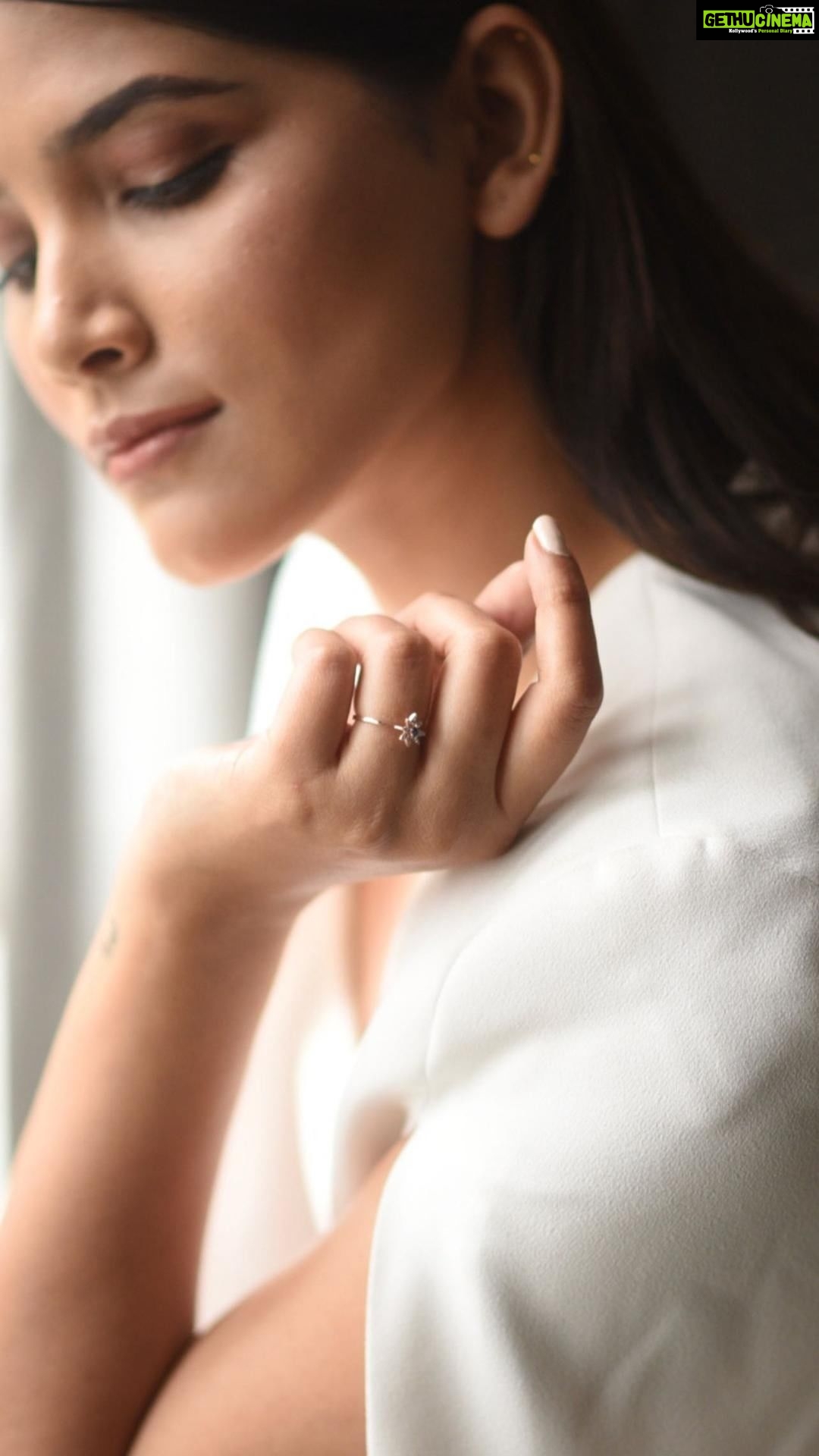 Sayli Patil Instagram - ✨महाराष्ट्राचा दागिना - मागिना✨ As a young actress, I’m thrilled to partner with Magina in this captivating reel video. Each jewelry piece carries the spirit of our land, where timeless traditions meet modern sophistication. 💫 Join me on this enchanting reel video as we celebrate the splendor of Magina’s contemporary designs, deeply rooted in Maharashtrian culture! 🎬 ✨ Magina Promises ✨ 💯 100% refunds 🔄 Lifetime exchange policy 📦 15 days free returns 🚚 Free shipping on all orders 🌍 Responsibly sourced gold and diamonds ✅ Certified and hallmarked jewellery 🌟 Unique and exclusive designs 🛒 Ready to add a touch of enchantment to your collection? Visit www.magina.in or check out today! ✨💫 🎭 #MaginaReelCollab #MarathiHeritage #HeritageJewelry #MarathiPride #MaharashtrianCulture