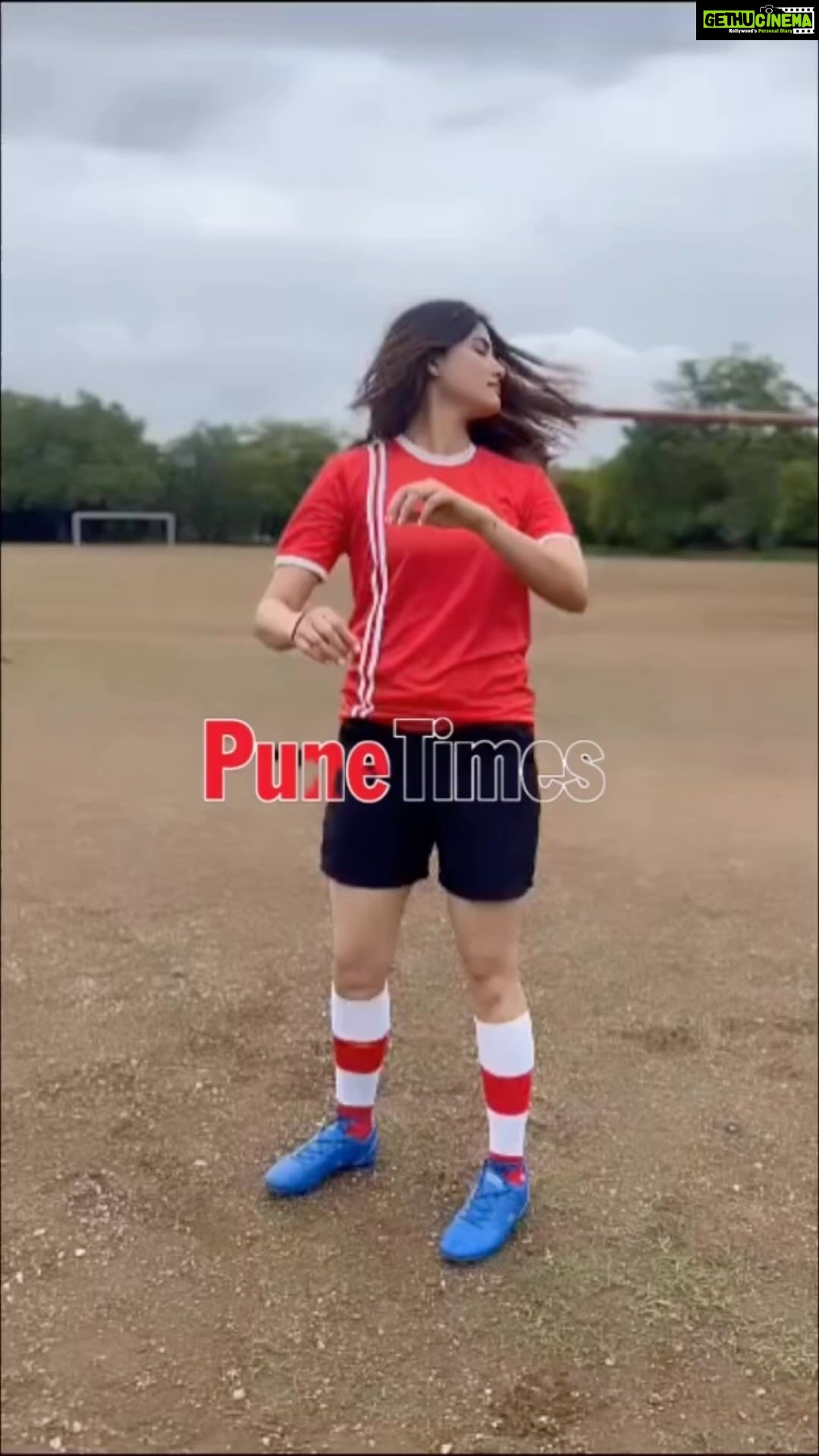 Sayli Patil Instagram - Recreating the #bhavnabhabhi moment! Ft @sayliipatil . . . #saylipatil #saylipatilfc #marathifilmindustry #marathientertainment #marathimulgi #punetimesonline