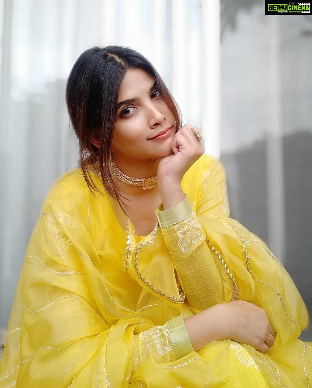 Sayli Patil Instagram - my love for yellow and yellow salwar suit is ♾️💛