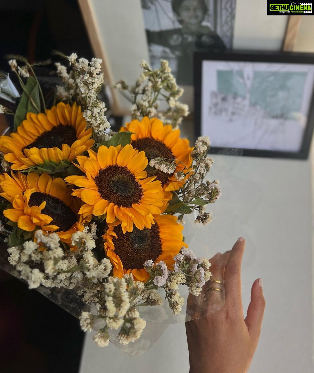 Sayli Patil Instagram - A day full of sunflowers 🤍