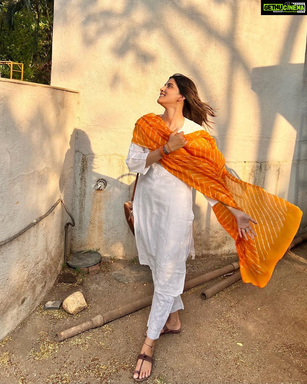 Sayli Patil Instagram - Last few days of cotton Kurtis and beautiful golden hours🧡:)