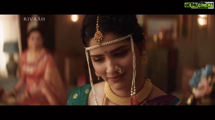 Sayli Patil Instagram - R I V A A H By #Tanishq ๐ เคคเคจเคฟเคทเฅเค เคธเคพเคฆเคฐ เคเคฐเฅเคค เคเคนเฅ เคฐเคฟเคตเคพเคนเค เคเคฒเคพ เคฌเคจเคตเฅเคฏเคพ เคจเคตเคฟเคจ เคฐเคฟเคตเคพเค . Production house - Crazy Few Films @crazyfewfilms Director -@sharatk89 Producers - @urfikazmi / @viiraaj Associate Producer - @sunnytalkss Executive Producer - @vidya.muraleedharan Associate Director - @edulgovadia Music Director - abhishek.arora25 DOP - @vikasvasudevan Casting Director -@anti.casting (@vaibhav_vishant) Production Designer - @nimishkotwal Costume Designer - @tanya_oak Make up / Hair - @makeupby_mahimawachher Cast- @prachee_shah_paandya @sayliipatil @tanishqjewellery @rivaahbytanishq #Rivaahbytanishq #tanishqjewellery #wedding #weddingjewellery