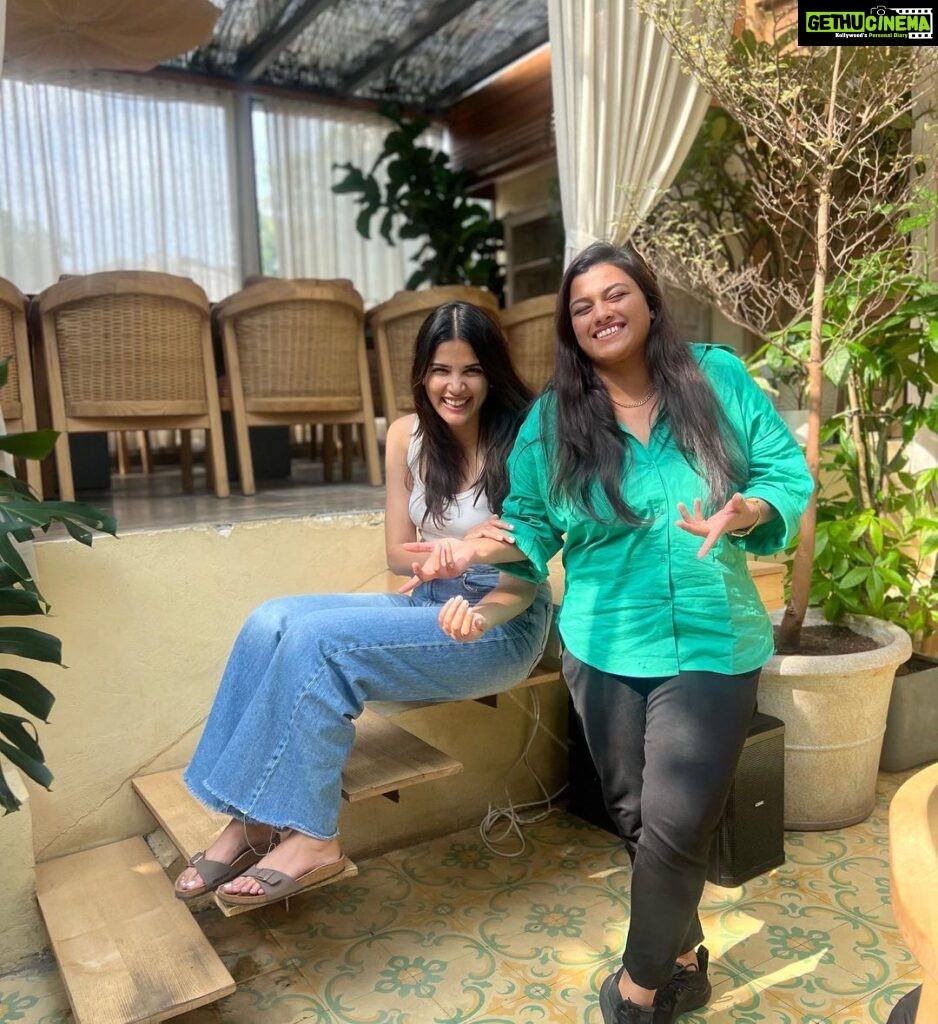 Sayli Patil Instagram - Us being us ♥️:) Celebrating this amazing human on her birthday. Today and always. Cheers to growing older, wiser and more fabulous together 🌸