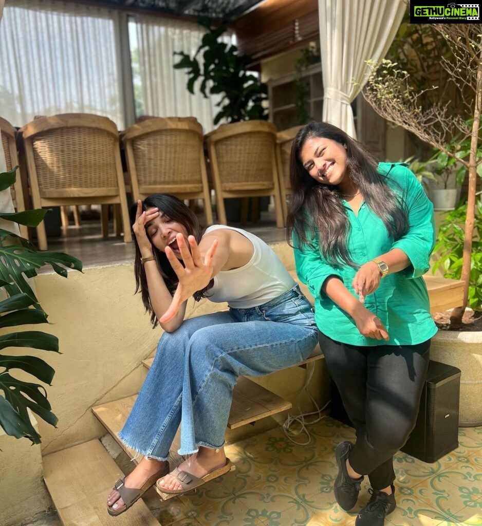 Sayli Patil Instagram - Us being us ♥️:) Celebrating this amazing human on her birthday. Today and always. Cheers to growing older, wiser and more fabulous together 🌸
