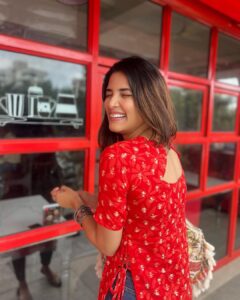 Sayli Patil Instagram - Just another beautiful day 🌹:) 

.
Wearing this beautiful beaaaautif kurti by @jiza_the_label 

Thank you 🌹