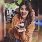 Sayli Patil Instagram - @sayliipatil takes us on a foodie-ride around the city! From #vadapav, #panipuri #dhokla to #coffee, here’s what #Sayli loves to eat during #Monsoon . . . #saylipatil #punecity #marathiactress #marathimovies #marathientertainment #marathifilmindustry #punetimesonline