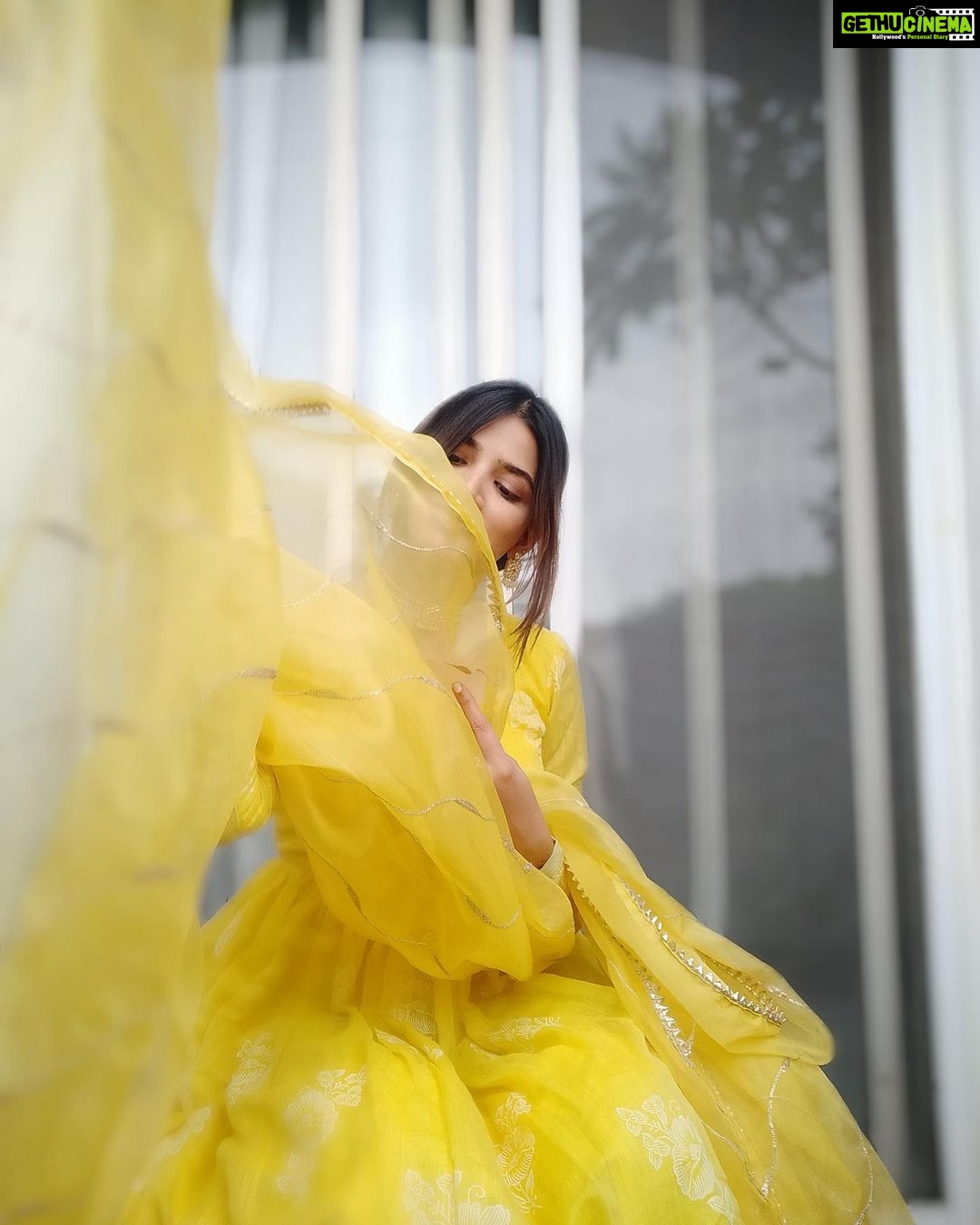 Sayli Patil Instagram - my love for yellow and yellow salwar suit is ♾️💛