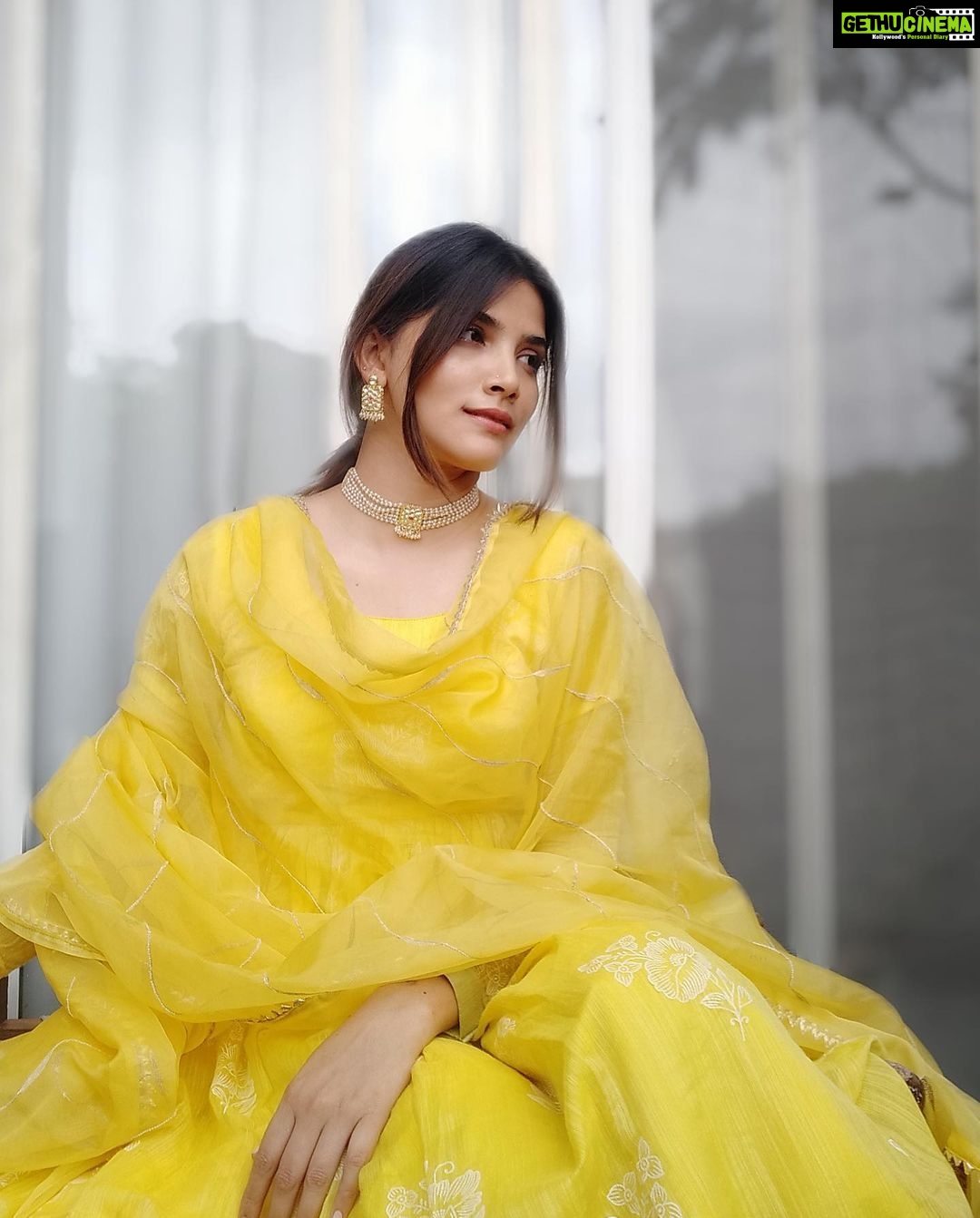 Sayli Patil Instagram - my love for yellow and yellow salwar suit is ♾️💛