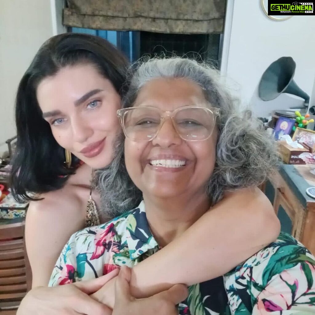 Scarlett Mellish Wilson Instagram - To my Indian Mother, My Guru , My greatest teacher and one of if not the most influential soul that mine has had the honour of sharing life with … Today Mother Nature took you back and is enveloping you in Infinite love 🤍🪽 You have no pain and you can dance freely now for as long as you desire.. Planet earth was so lucky to have you and the humans you shared your divinity with are the most fortunate. You taught me to surrender , to forgive , to not believe our biggest enemy (the mind ) You made me understand the beauty in death and you carried me spiritually through my own mothers passing and helped me find the peace through it You welcomed me with open arms as your daughter and I got to live with you in India and enjoy that mother daughter bond You gave unconditional love to everyone and your resting face was LITERALLY A SMILE !!! Darling @aashish20 you are your mum’s greatest achievement, and Uncle what a glorious life you both had, she will never leave you.. the love will never die I hope you get a chance to connect with my mums soul , I’m sure she’s waiting to dance with you.. Please continue to shower us with your Devine energy in the other realm.. We will receive it and we will carry it everyday until we all meet again I love you Momma 🤍🪽❤️♾️