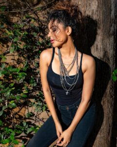 Seerat Kapoor Instagram - Profiles, 
Personalised 💯

H&M @makeupbykamaljeet 
Styled by @makeupbykamaljeet 
Photographer @atulr @atulyachitr
