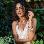Seerat Kapoor Instagram - Dam! She’s mine 🌊 H&M @makeupbykamaljeet Styled by @makeupbykamaljeet Photographer @atulr @atulyachitr