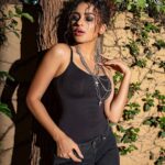 Seerat Kapoor Instagram - Can’t help do my own thing! More drop soon 🖤 H&M @makeupbykamaljeet Styled by @makeupbykamaljeet Photographer @atulr @atulyachitr