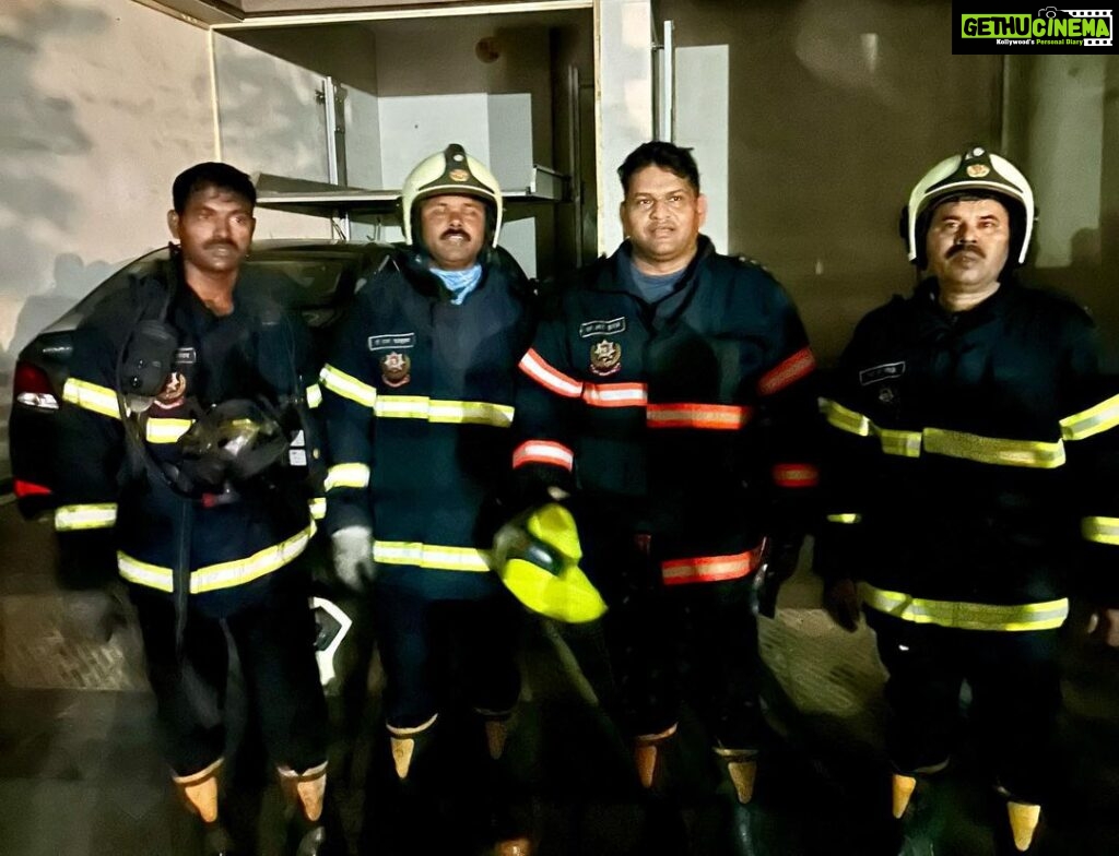 Shaheer Sheikh Instagram - Filled with so much gratitude, respect and reverence for these real heroes. Last night when the fire had spread across a building in Andheri West Shastri Nagar, Mumbai, the fire fighters reached in time and ensured that the fire came under control and helped evacuate people from the building. The on duty cops from the Oshiwara police station had also reached the location and were helping people evacuate the building. We were all doing our bit because our families were stuck, but the fire fighters and the cops took the onus to protect everyone there. To be able to assist alongside such professionals and eventually reuniting with my family was an emotional roller coaster. I just want to thank the #mumbaifirebrigade and @mumbaipolice for their sincere and heroic efforts to save lives. 🙏