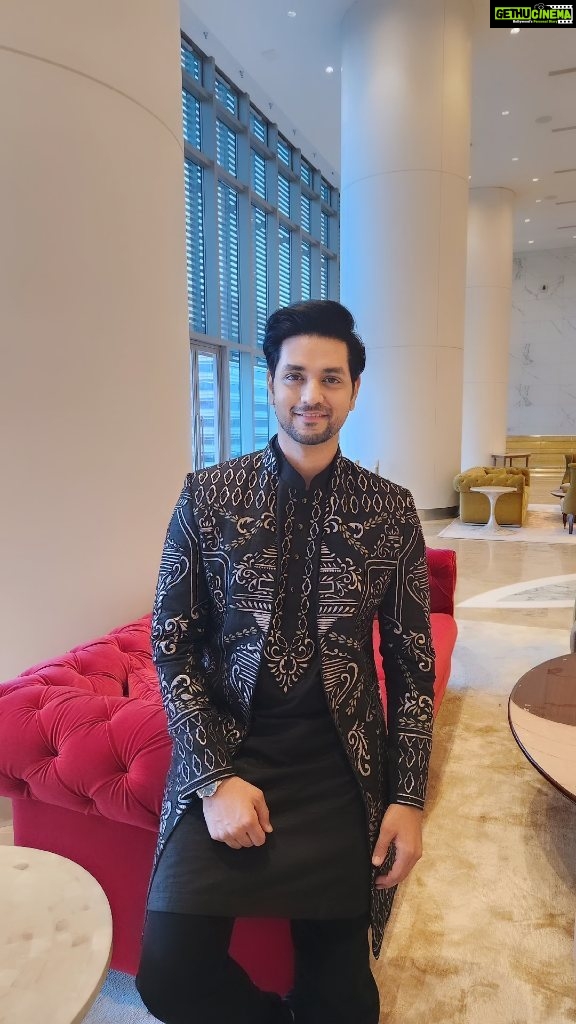 Shakti Arora Instagram - 🤍🤍🤍 . . #wearing @bharat_reshma Styled by @darshimehtaa #shaktiarora