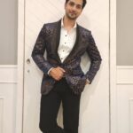Shakti Arora Instagram - Leave a little sparkle where ever you go! Wearing @bharat_reshma Styled by @darshimehtaa #shaktiarora