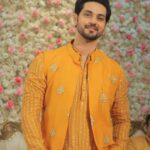 Shakti Arora Instagram - Zindagi choti nahi hoti hai, Log jeena hi der se shuru karte hain.. . #shaktiarora #ghkkpm Mumbai, Maharashtra