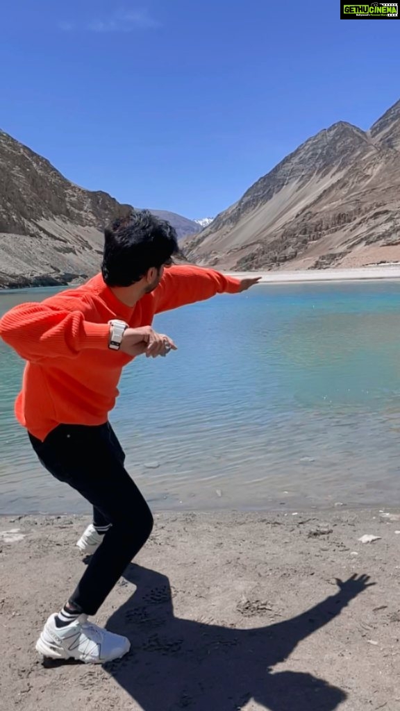 Shakti Arora Instagram - In love.. with the nature..❤️ . . #shaktiarora #ladakh Sangam Lake Leh