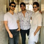 Shakti Arora Instagram – Men in white & shades game strong 🤍😎.
@shaktiarora @sanjaygagnaniofficial !!!!

#weekend #KundaliBhagya #SameerLuthra #prithvimalhotra #arjunsuryavanshi #ZeeTv #MenInWhite #shadesgamestrong SJ Studios