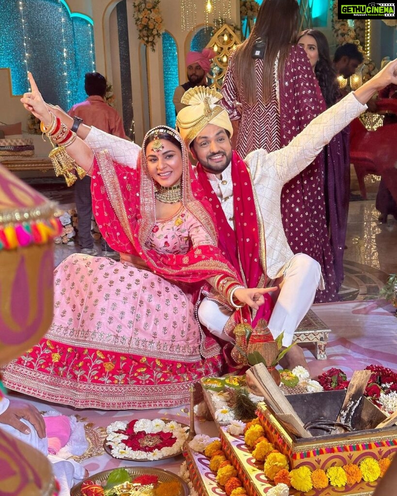 Shakti Arora Instagram - When it’s your 10th wedding in the same show and now you don’t care Why, When or With Whom it is… 🤣 #KyunkiYeMeraKundaliBhagyaHai #Preejun ❤️