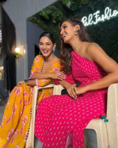 Shakti Mohan Instagram - It’s my lil one’s bday 🐣
Happy birthday goluuuu @muktimohan 
Wishing you alifetime of friendship, fun and fighting 🙈 
Love you 😘