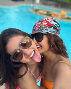 Shakti Mohan Instagram - It’s my lil one’s bday 🐣
Happy birthday goluuuu @muktimohan 
Wishing you alifetime of friendship, fun and fighting 🙈 
Love you 😘