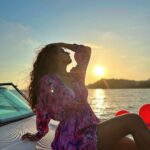 Shakti Mohan Instagram – yacht a summer ☀️🛥️