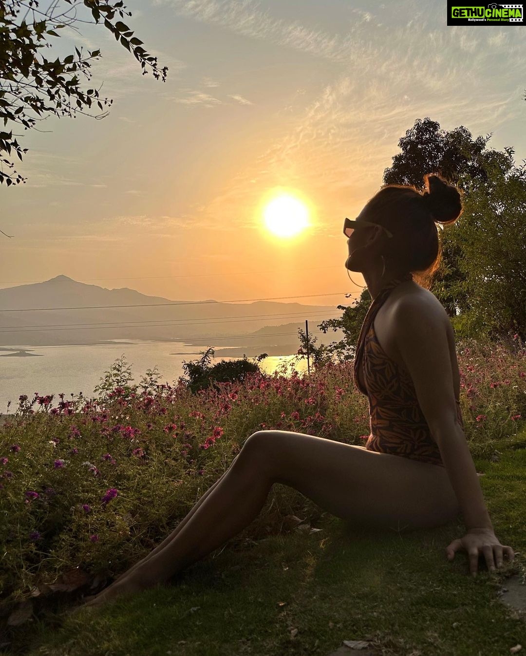Shakti Mohan Instagram - summer lovin had me a blasttt 🦋