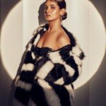 Shakti Mohan Instagram - Stay true in the dark, and humble in the spotlight - H. Lee 📸 @rohitsrivastava_ 💫@vrinda.fashionstylist 🎞️ @ajay.inscape @atd_retouching 💄@cashmakeupartistry 🎀@arbazshaikh6210 @riasanghai2410 👗@siddhidbhandari ✌🏼@idgafthebrand