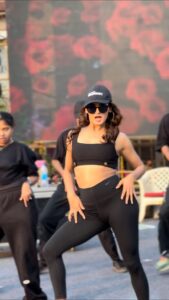 Shakti Mohan Instagram - I LIVE FOR THIS⚡️ I want to do this everyday of my life ✨ @mohansisterslive Feeling so so amazing after performing with you both @neetimohan18 @muktimohan #mohansisterslive #MSL It’s rare to work with people who become your family 🫶🏼 @amit_thosar @premavshetty @_shraddhabobade_ @soultan_dasri8 @dwyessh_hairwizard @ritickasjalan @jagtap721 📸@sahilmakhaniphotography Associate Choreographers : @khushi_freshmess @killachoc_famouscrew @manish_future Dance Crew : @tanishaprasad @nik__aagsi @lagadekavita @sky_uphold @killachoc_famouscrew @keshav_iz_here Music Edit @saisamarthmulay #forevergrateful 🙏🏻