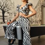 Shakti Mohan Instagram - feelin stripy 🦓 Make up @sachinmakeupartist1 Hair @irshad__hair Styled @kairaa_jhaveri @nicholaah_by_k Outfit @ranbirmukherjeeofficial Jewellery @antarez.jewels Manager @premavshetty @_shraddhabobade_ 🙌🏼@jagtap721