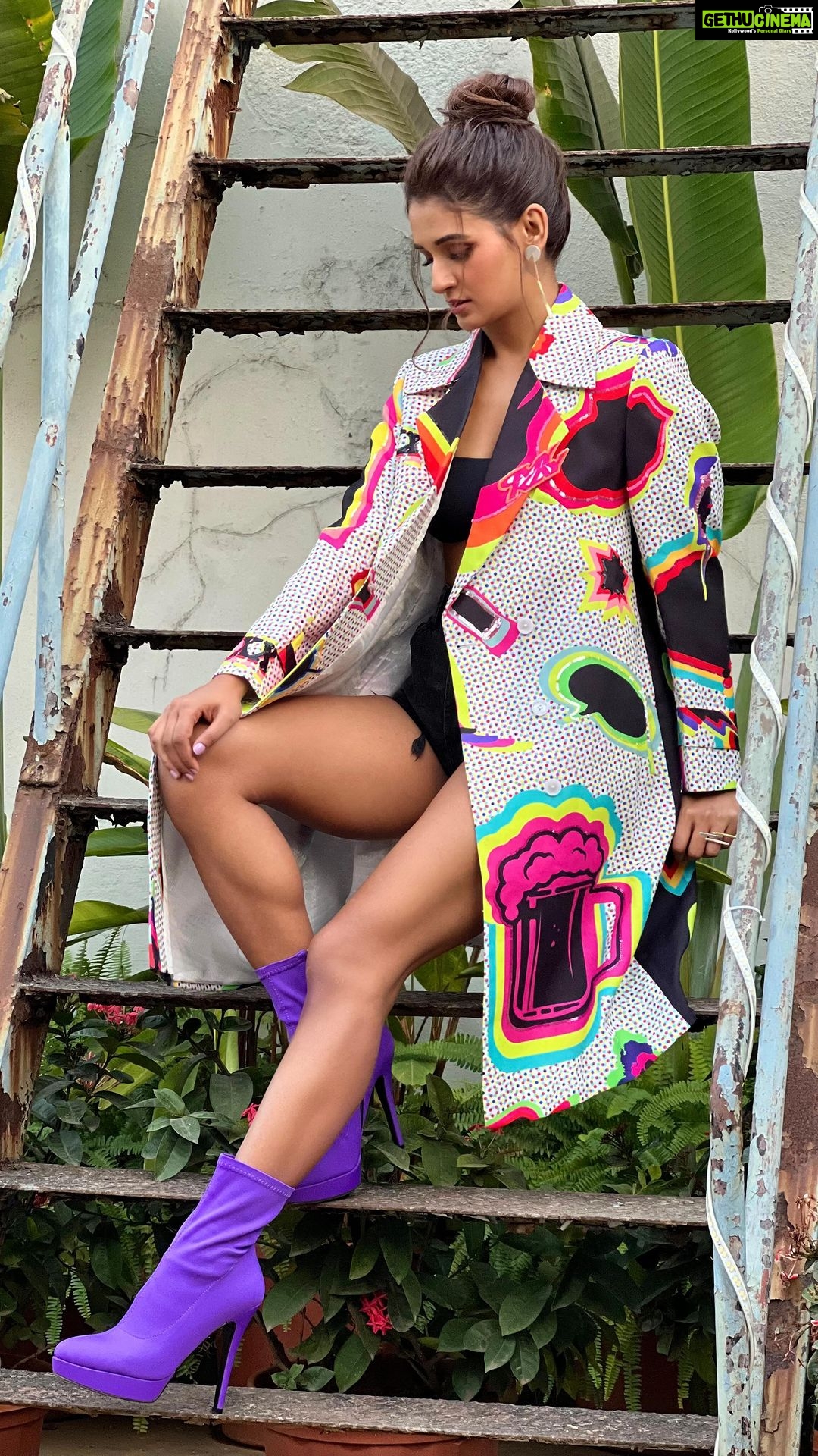 Shakti Mohan Instagram - mad day✌🏼 #daayeinbaayein @saregama_official Makeup @mitavaswani Assisted by @shefali.makeuphair Hair by @irshad_hair Styled by @kairaa_jhaveri @nicholaah_by_k outfit - @cmykay.in Jewellery by - @antarez.jewels Footwear by - @londonrag_in @premavshetty @_shraddhabobade_ @jagtap721