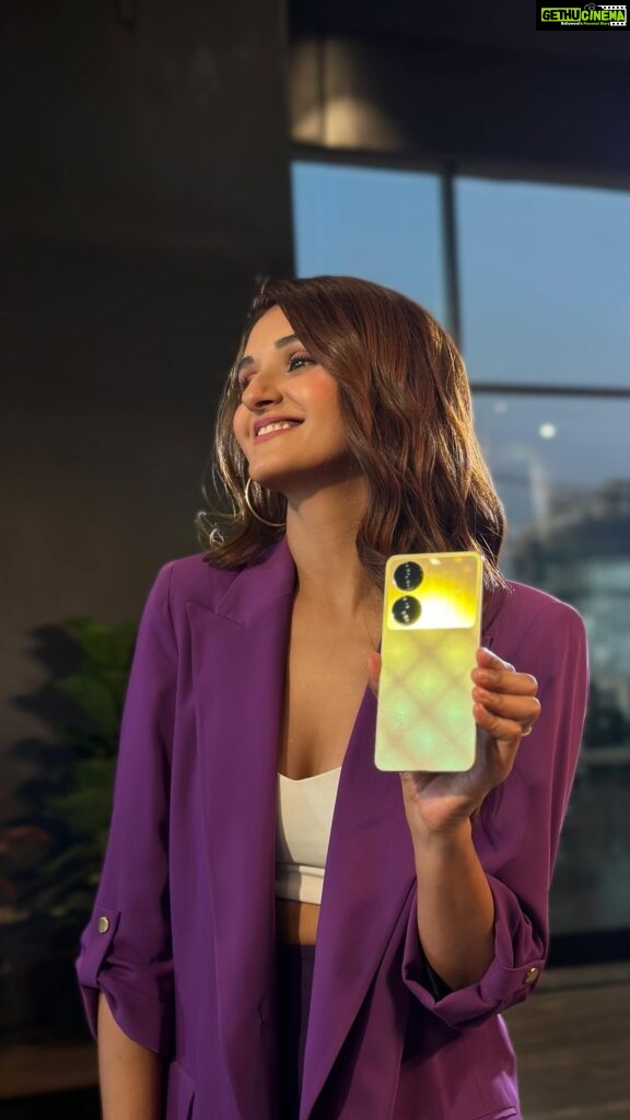 Shakti Mohan Instagram - I always take my style game seriously! So whatever may be the occasion, my vivo Y100’s Color Changing Glass Finish helps me up my style quotient. #ColorMyStyle #vivoY100 #ItsMyStyle @vivo_india