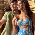 Shakti Mohan Instagram - Excited to take you all on this journey 🚕 Had a blast shooting for this one #daayeinbaayein @saregama_official @kohlihimansh @dharma2pointo @punitdmalhotra @collindcunha @asthasoom @choreographer_pavanshetty @choreographer_bob #bts 🫶🏼 @premavshetty @_shraddhabobade_ @jagtap721 @makeupandhairbyshruti @aaliyahussainhairmakeupcreator