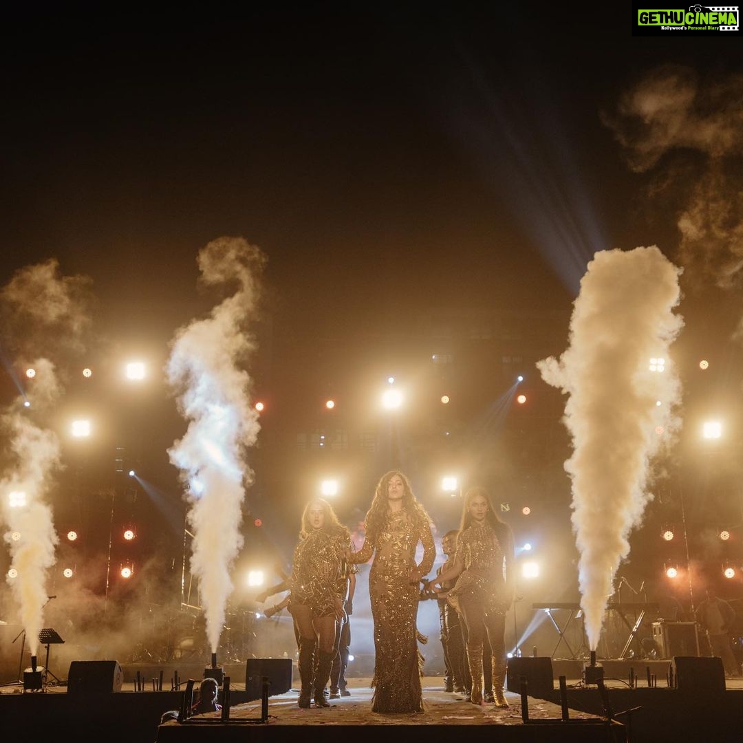 Shakti Mohan Instagram - Nothing feels better than being on Stage⚡️ A dream team 🚀 @neetimohan18 @muktimohan @amit_thosar @premavshetty @_shraddhabobade_ @soultan_dasri8 @dwyessh_hairwizard @ritickasjalan @jagtap721 📸@sahilmakhaniphotography Associate Choreographers : @khushi_freshmess @killachoc_famouscrew @manish_future Dance Crew : @tanishaprasad @nik__aagsi @lagadekavita @sky_uphold @killachoc_famouscrew @keshav_iz_here Music Edit @saisamarthmulay #mohansisterslive #MSL #LiveinConcert #forevergrateful 🙏🏻