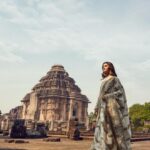 Shakti Mohan Instagram – Rays of the rising sun ☀️ 

Guess the name of the temple?🛕

Styled by- @isolatednee
Assisted by – @apuneshruti
Outfit- @rohitbalofficial
Jewellery- @soranamjewels 
📸 @iamsiddhantpanigrahi 
💄@makeupbynayan