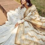 Shakti Mohan Instagram – Rays of the rising sun ☀️ 

Guess the name of the temple?🛕

Styled by- @isolatednee
Assisted by – @apuneshruti
Outfit- @rohitbalofficial
Jewellery- @soranamjewels 
📸 @iamsiddhantpanigrahi 
💄@makeupbynayan