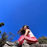 Shakti Mohan Instagram - An unforgettable trip 🏔️ Learnt to live in the wild 🌳🐾 Experienced what’s it like to live without network, electricity, washroom and for the very first time slept in sleeping bags 👀🏕️ It felt absolutely scary at first 🥶 but I slowly tried to adapt and had such a blissful time 💫 All thanks to @salmanyusuffkhan who organised this beautiful experience ✨ Super duper grateful for this 🙏🏻 Had the best company @saudkhan83 @aamiryusufkhan 🍃 Thanks to captain Geelani & his team ✌🏼 📸@ronnie.patiyal