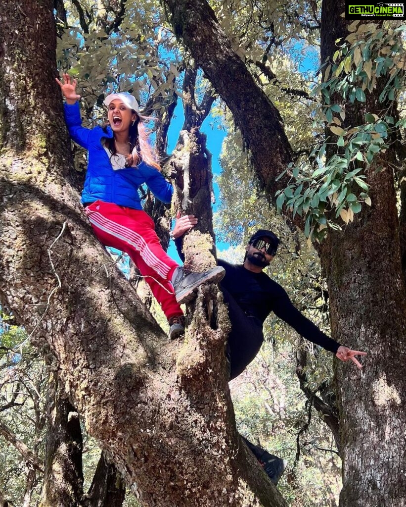 Shakti Mohan Instagram - An unforgettable trip 🏔️ Learnt to live in the wild 🌳🐾 Experienced what’s it like to live without network, electricity, washroom and for the very first time slept in sleeping bags 👀🏕️ It felt absolutely scary at first 🥶 but I slowly tried to adapt and had such a blissful time 💫 All thanks to @salmanyusuffkhan who organised this beautiful experience ✨ Super duper grateful for this 🙏🏻 Had the best company @saudkhan83 @aamiryusufkhan 🍃 Thanks to captain Geelani & his team ✌🏼 📸@ronnie.patiyal