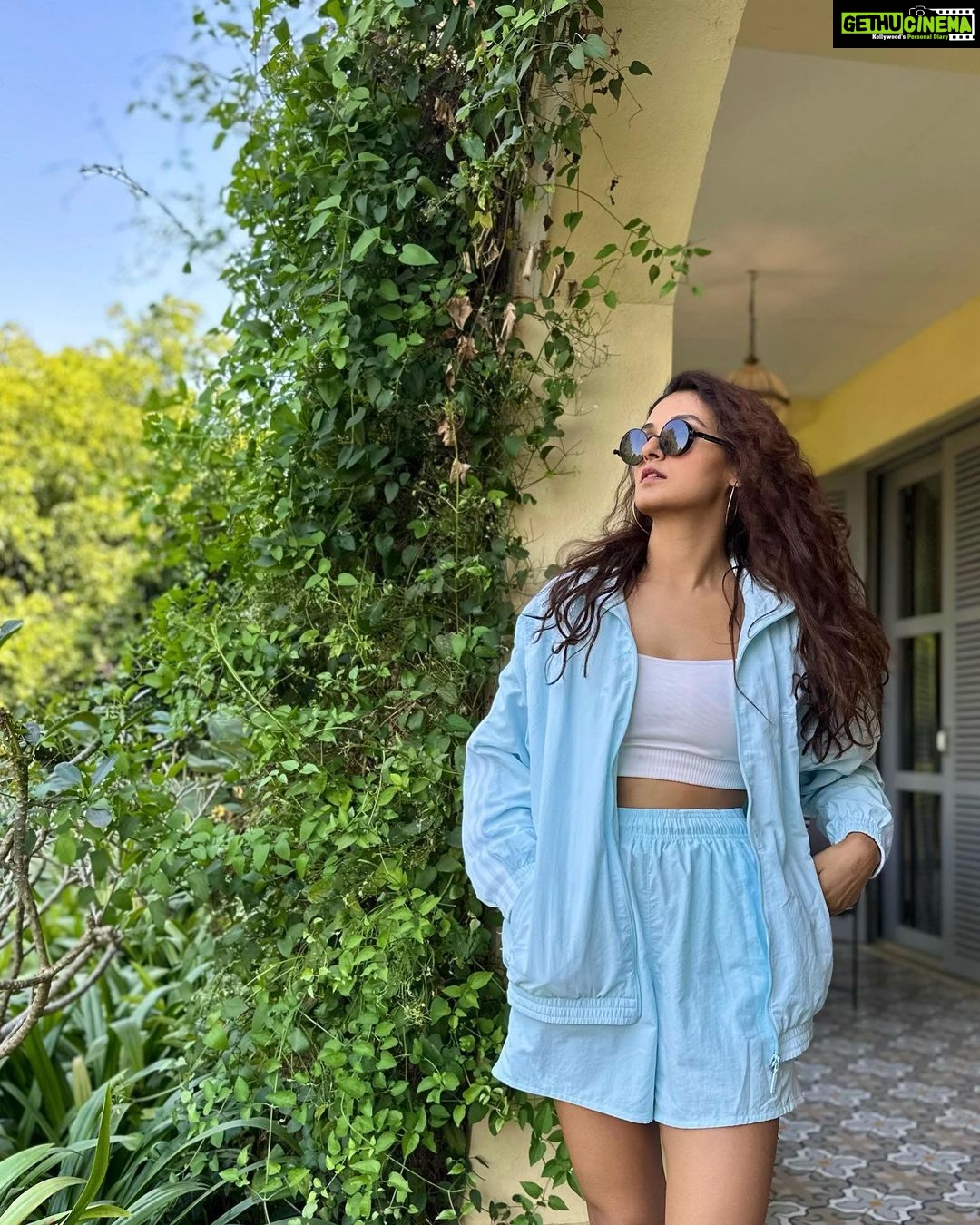 Shakti Mohan Instagram - as you start to walk on the way, the way appears rumi